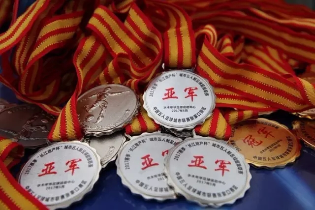 曼联疯狂丢球重启对大英铁卫兴趣，欲引进接班利马！标价已达8000万